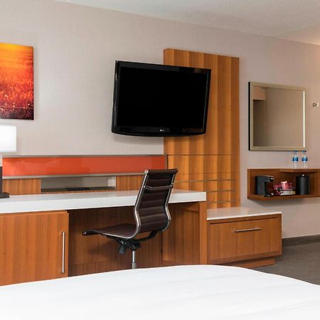 Delta Hotels by Marriott Grand Rapids Airport Exteriör bild