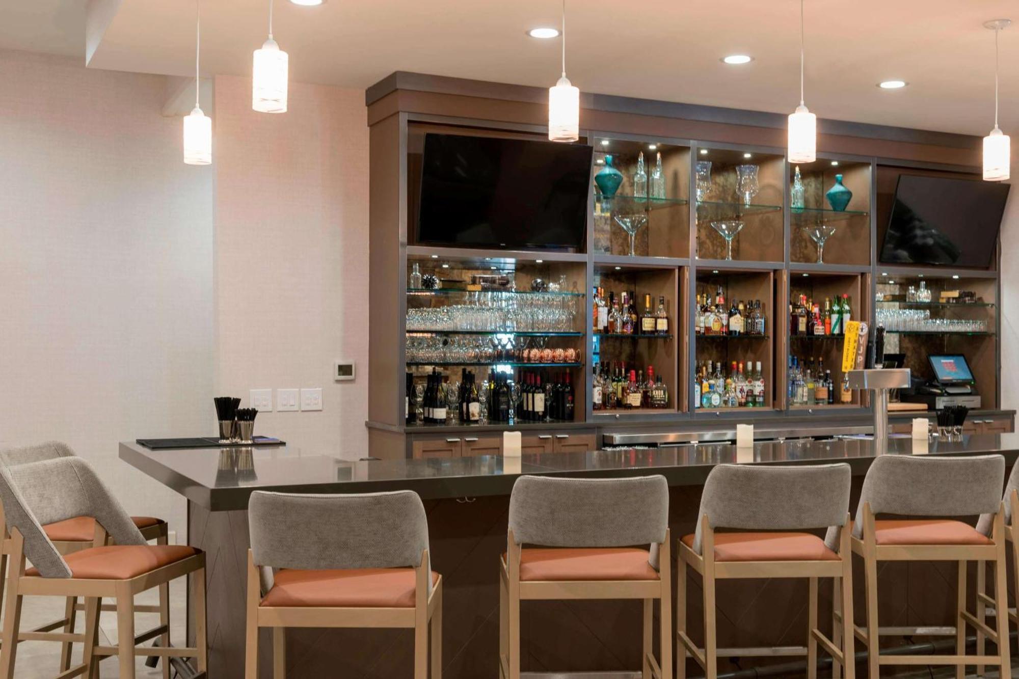 Sonesta Hotel Grand Rapids Airport Exteriör bild